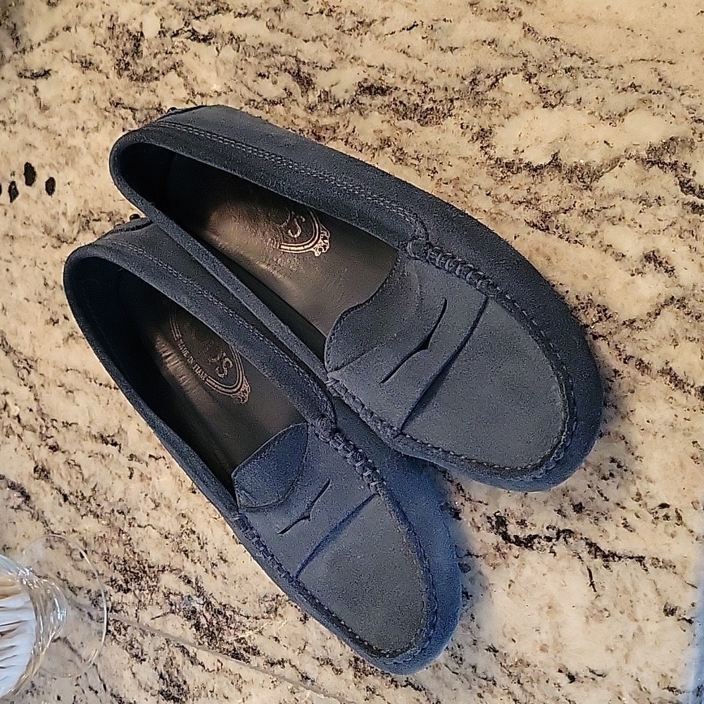 Tod's Gommini driving loafer shoe